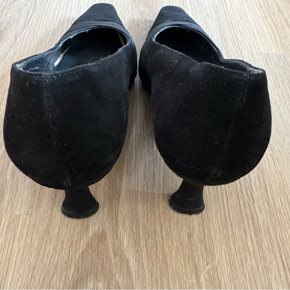 Stuart Weitzman Black Suede Kitten Heels – Size 7M - Picture 3 of 5